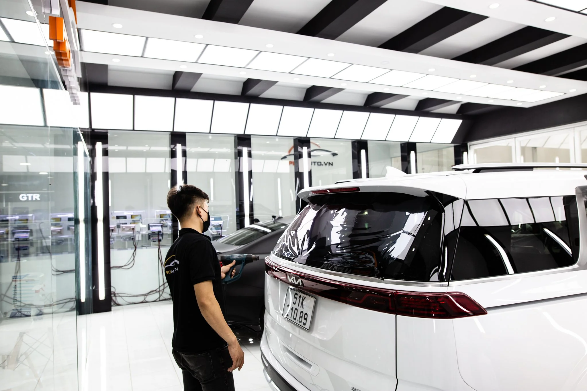 Dán phim cách nhiệt xe Kia Carnival
